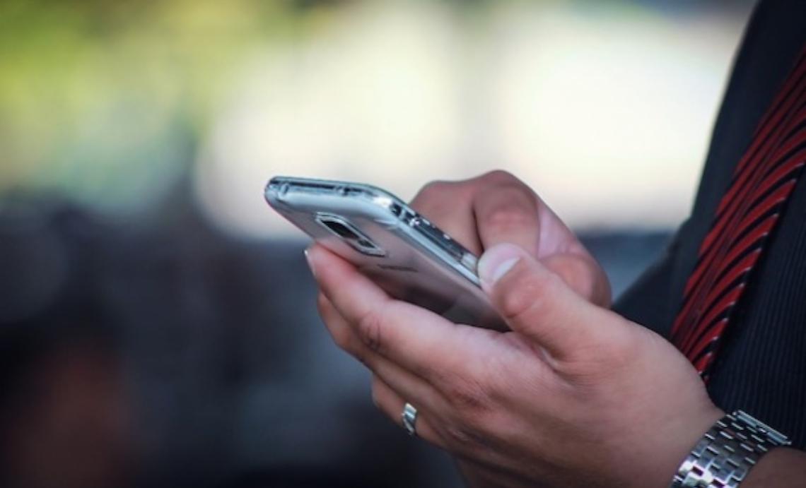 Si invent&ograve; chat con Elena Ceste: a processo