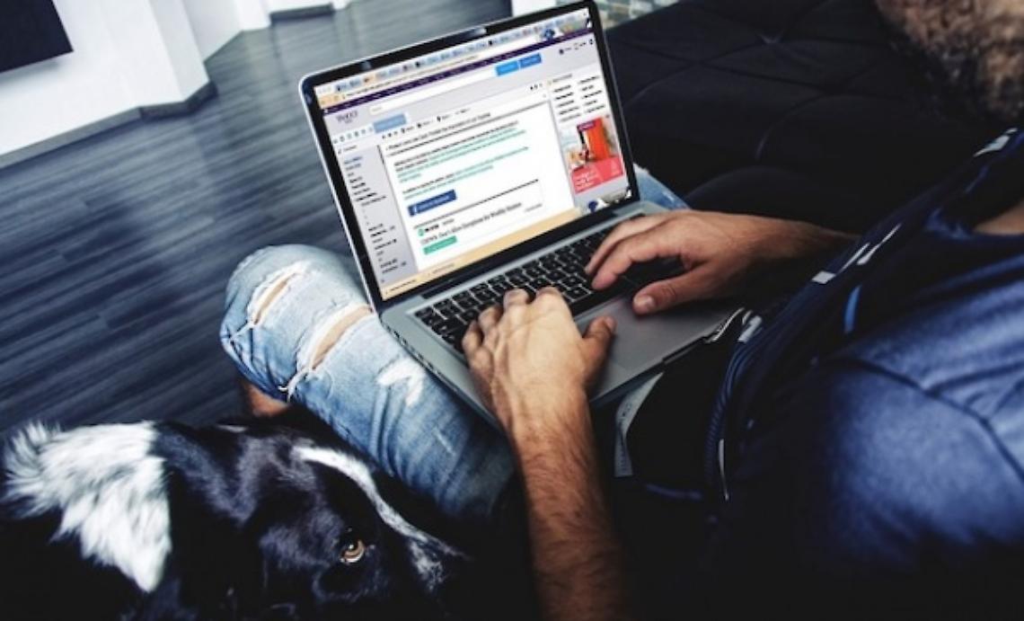 Offese su Facebook agli agenti della municipale