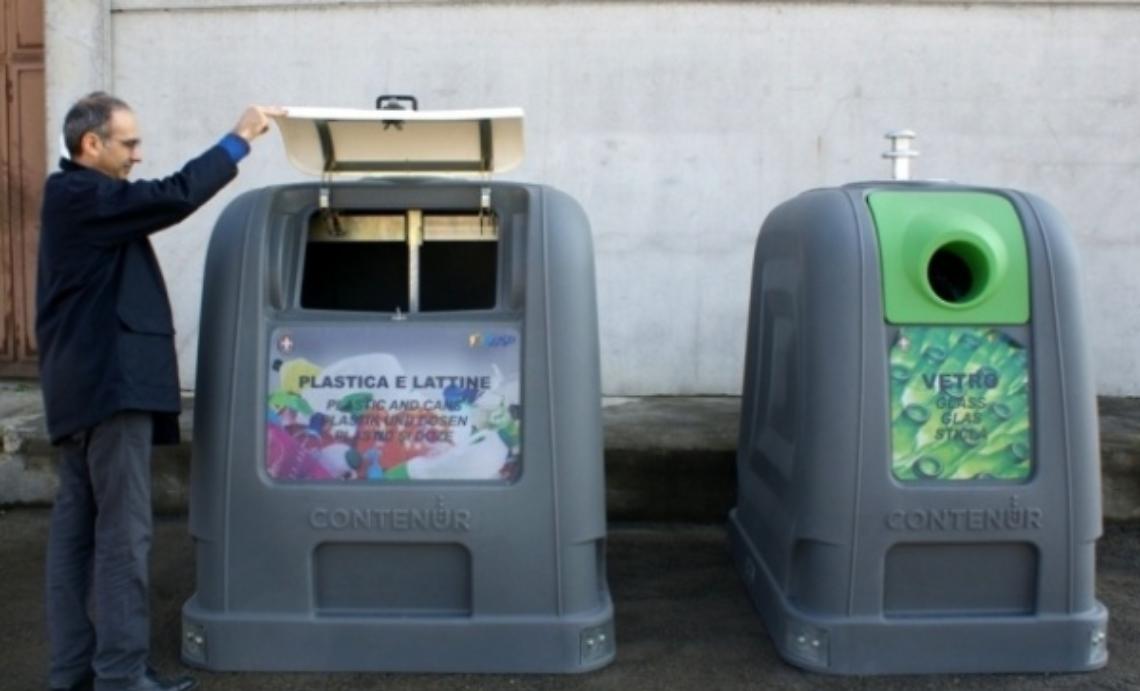 Tornano i cassonetti in corso alla Vittoria