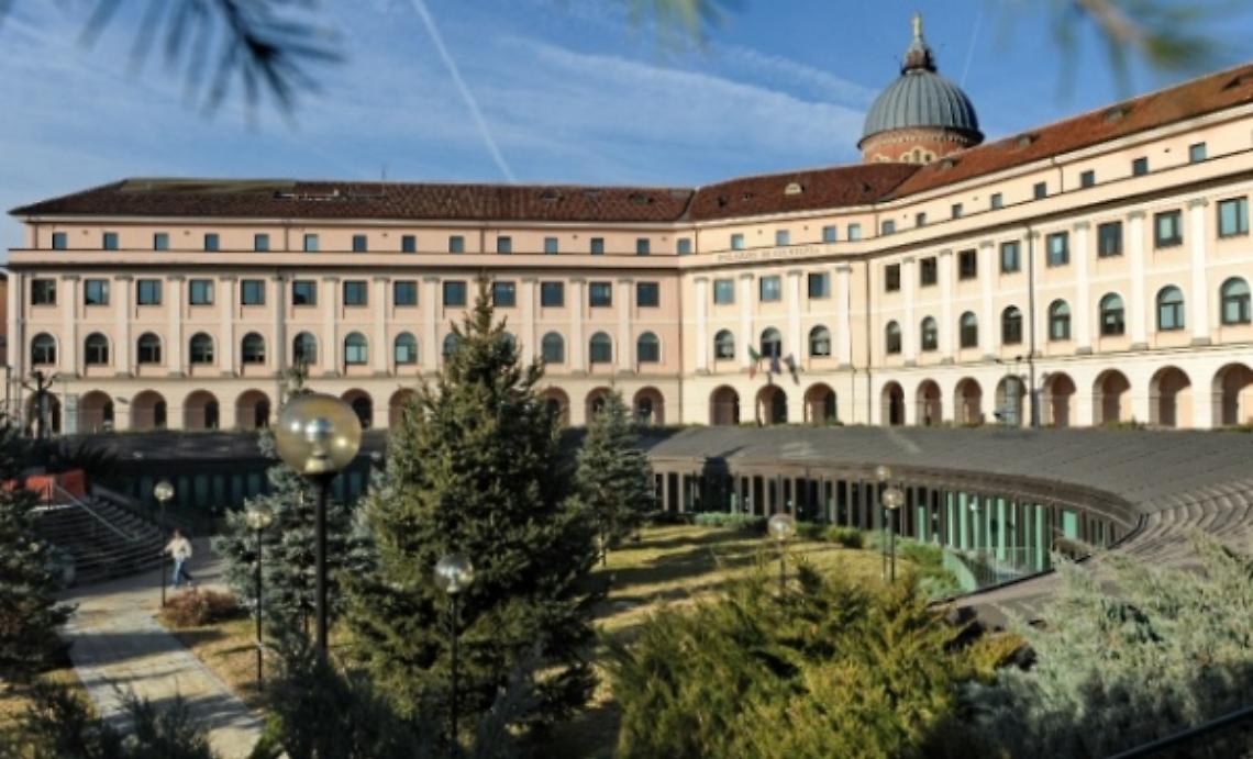 Affitta negozio, non paga e distrugge