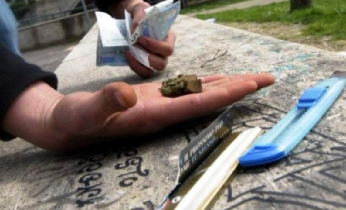 Controlli tra parchi e vie: tre arresti per spaccio