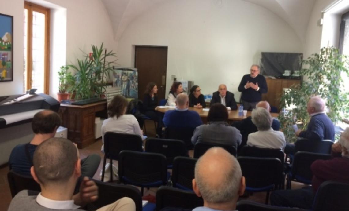 Date un apparecchio acustico ai meno abbienti