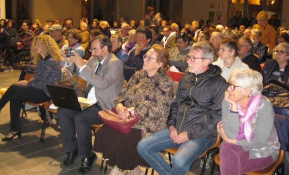 Firme per salvare la collina Canuto dalla piscina