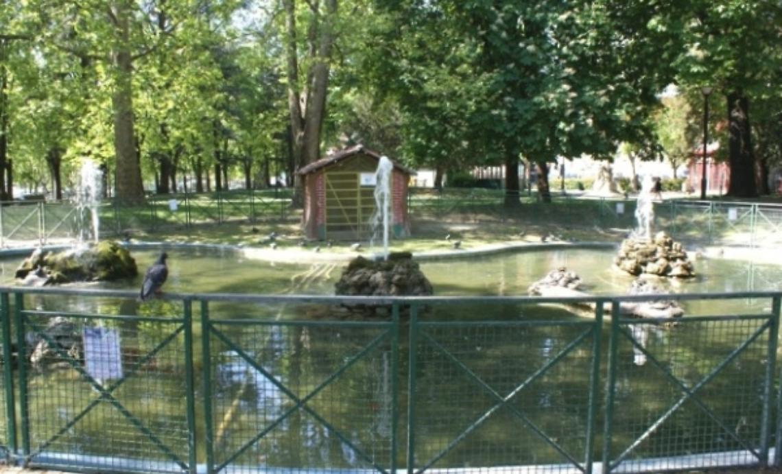 Fontana accesa al parco della Resistenza di Asti