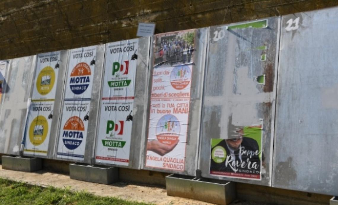 Asti: raid per strappare i manifesti elettorali