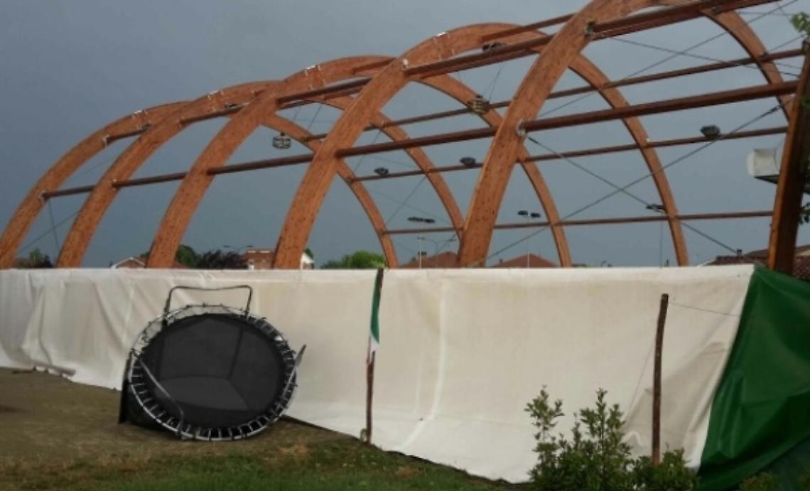 Valfenera: tromba d'aria distrugge il bocciodromo