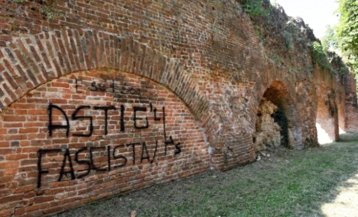 Antiche mura: chi &egrave; il writer "fascista"?