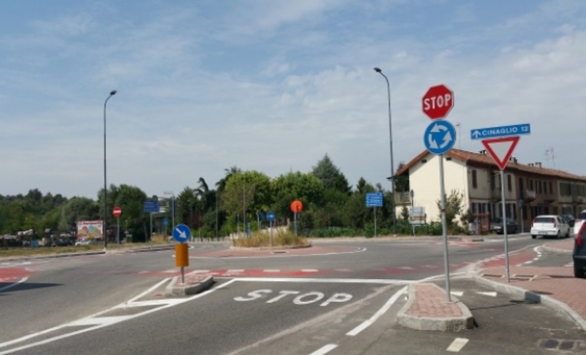 In corso Ivrea la rotonda con 4 stop: perch&eacute;?