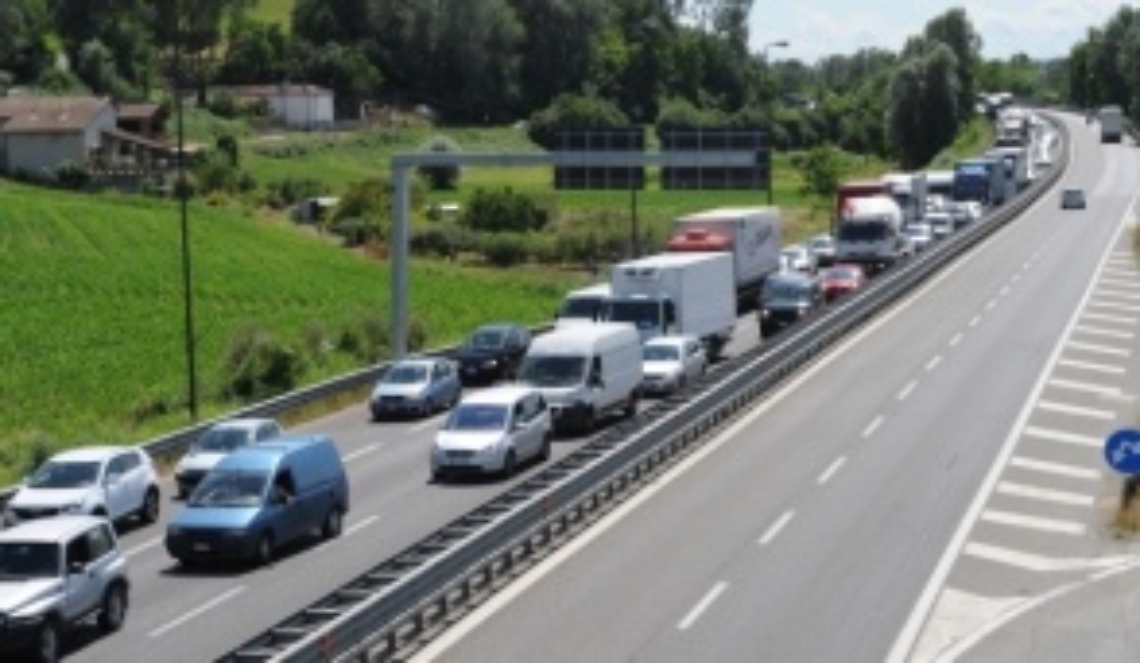 Scontro tra veicoli: lunghe code in tangenziale