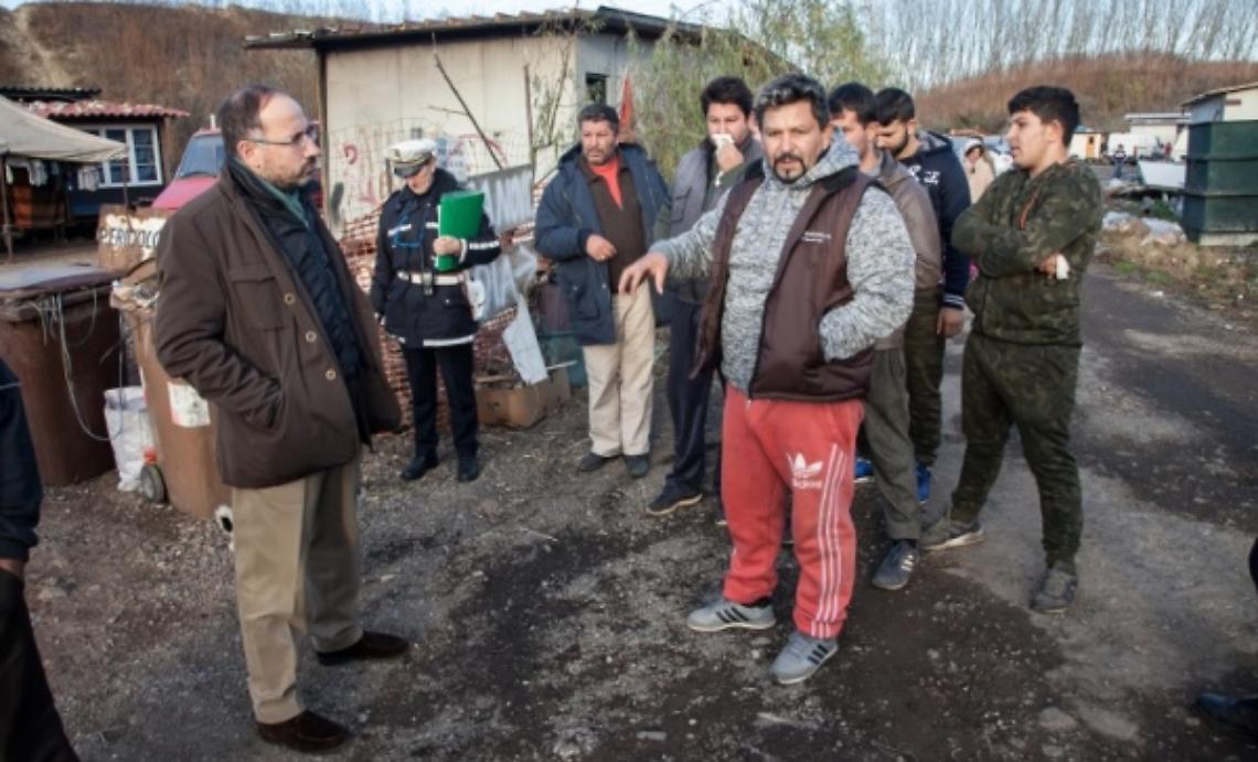 Ai rom: &laquo;Avete troppi figli, fatene di meno&raquo;