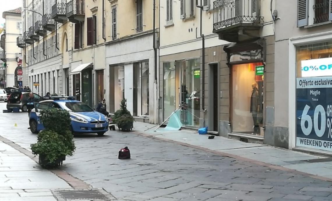 Asti: spaccata con auto nel centro storico