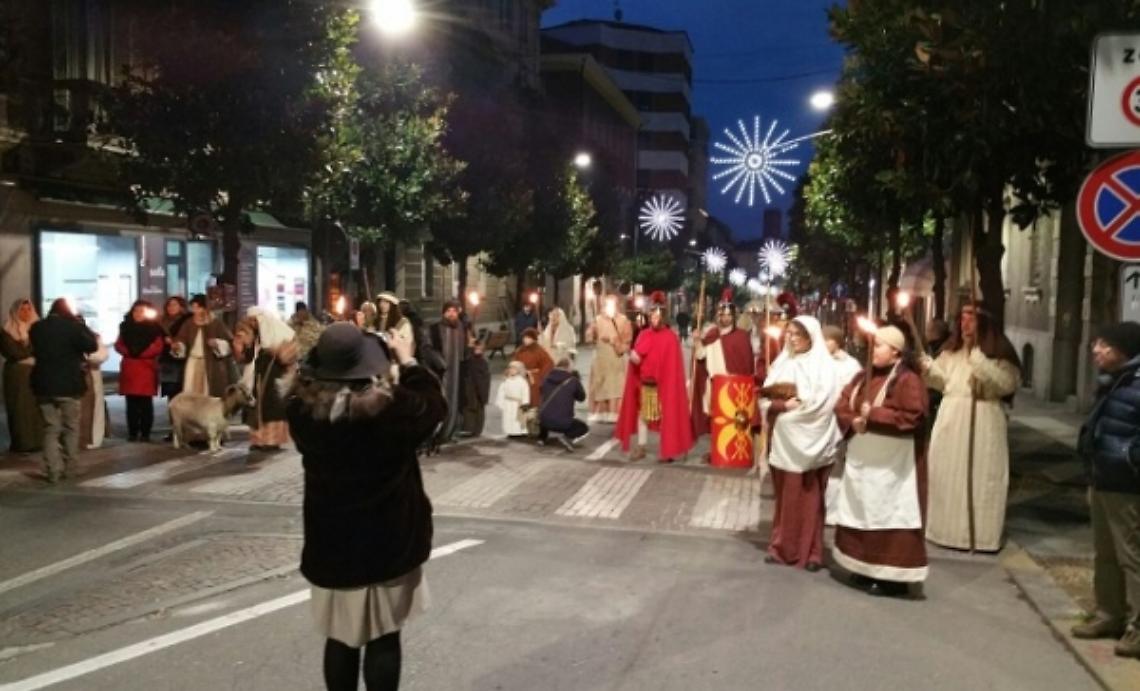 Shopping: la Nativit&agrave; non fa il miracolo in corso Dante