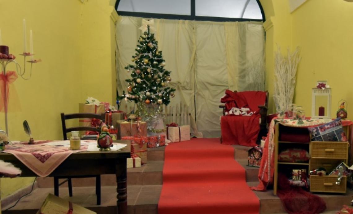 Vandalizzata e distrutta la casa di Babbo Natale