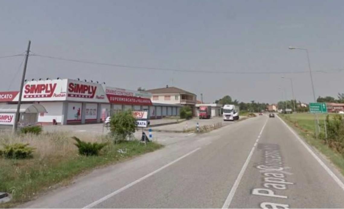 Scontro frontale tra 4 mezzi: ferita donna incinta