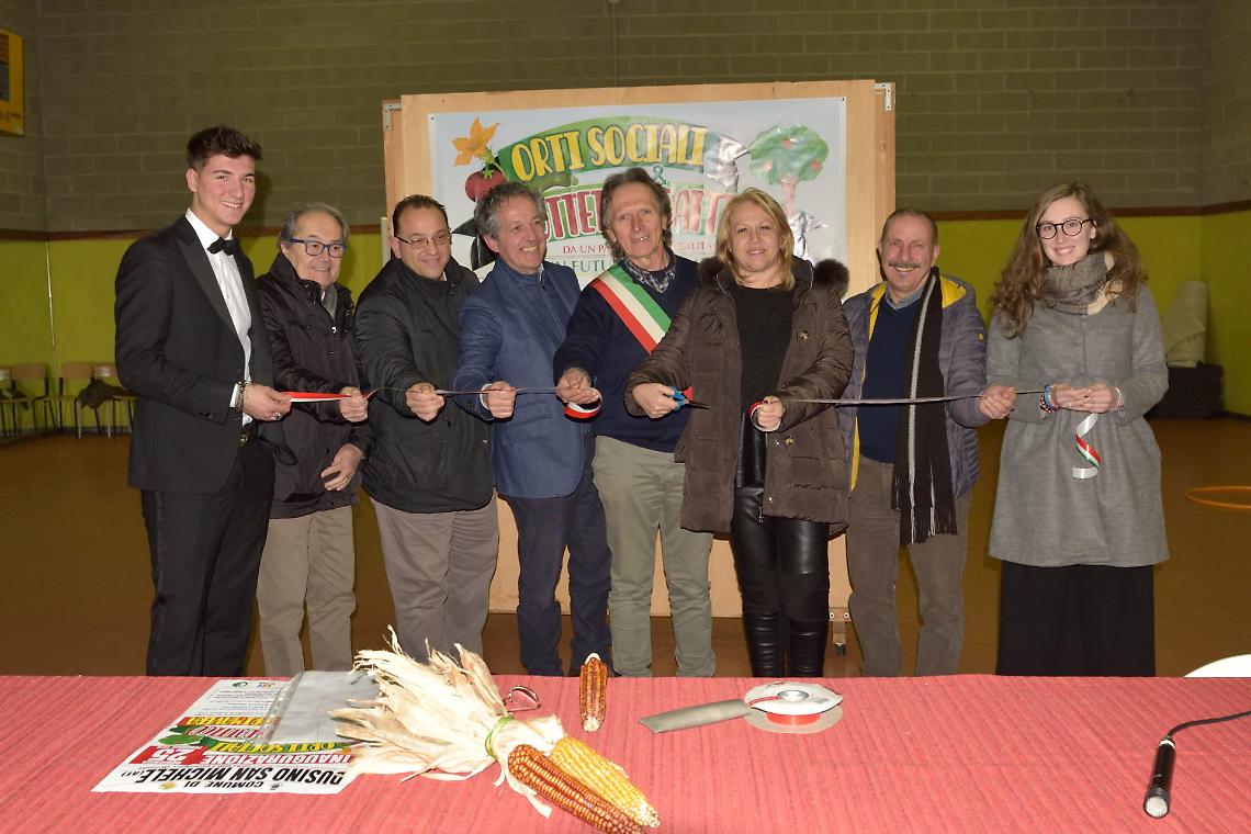 DUSINO TAGLIO DEL NASTRO PER LA CONSEGNA DEGLI ORTI SOCIALI