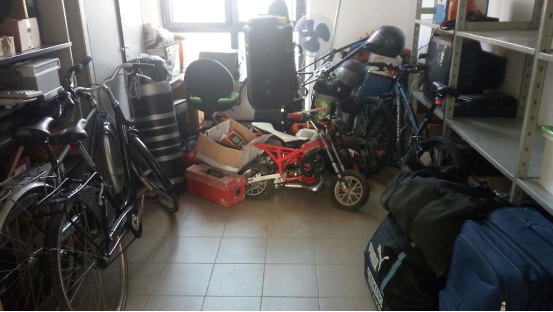 merce contraffatta e rubata garage carabinieri