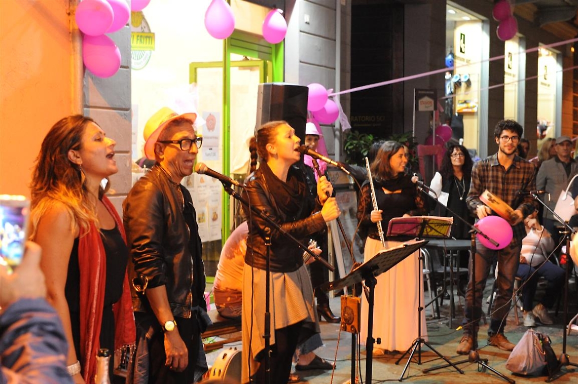 Dalla-Notte-rosa-ai-maghi-tanta-gente-in-centro-citta-57f38d5944be07