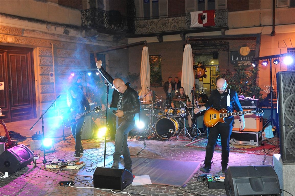 Dalla-Notte-rosa-ai-maghi-tanta-gente-in-centro-citta-57f38d594528e9