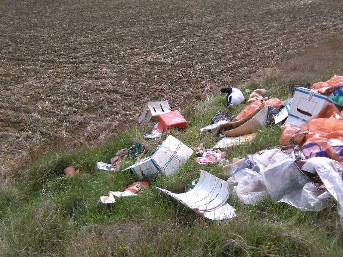 Discarica-abusiva-in-via-Borbore-5808d5ea7ea581