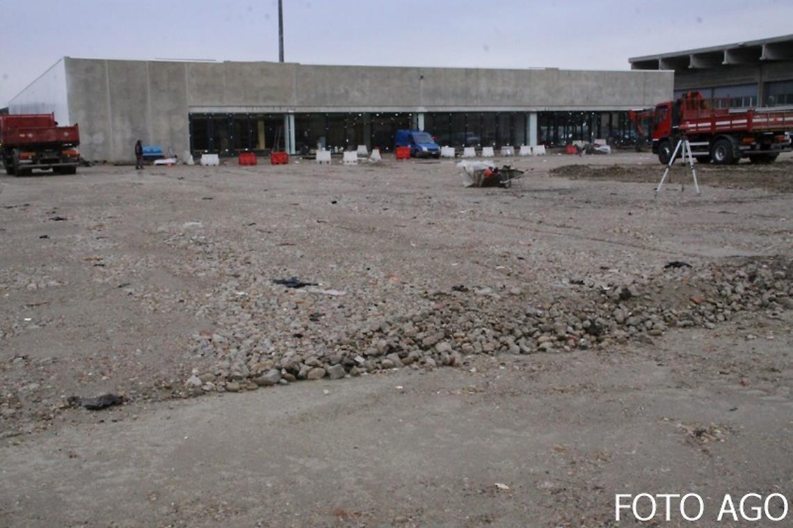 Procedono-i-lavori-per-Mercato-e-Happy-Casa-store-580717954af1f1