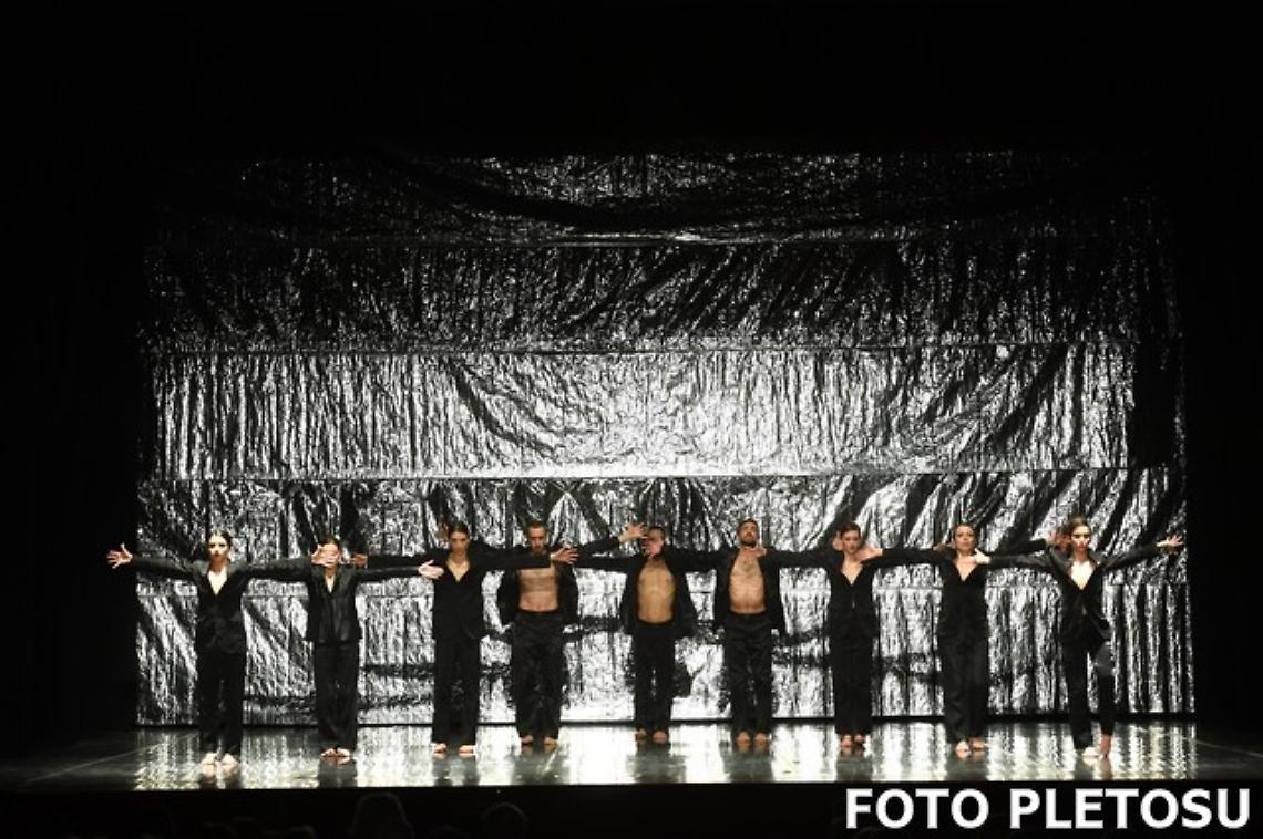 Violetta-in-rosso-e-bianco-per-la-Traviata-all-Alfieri-58ab19e5424681