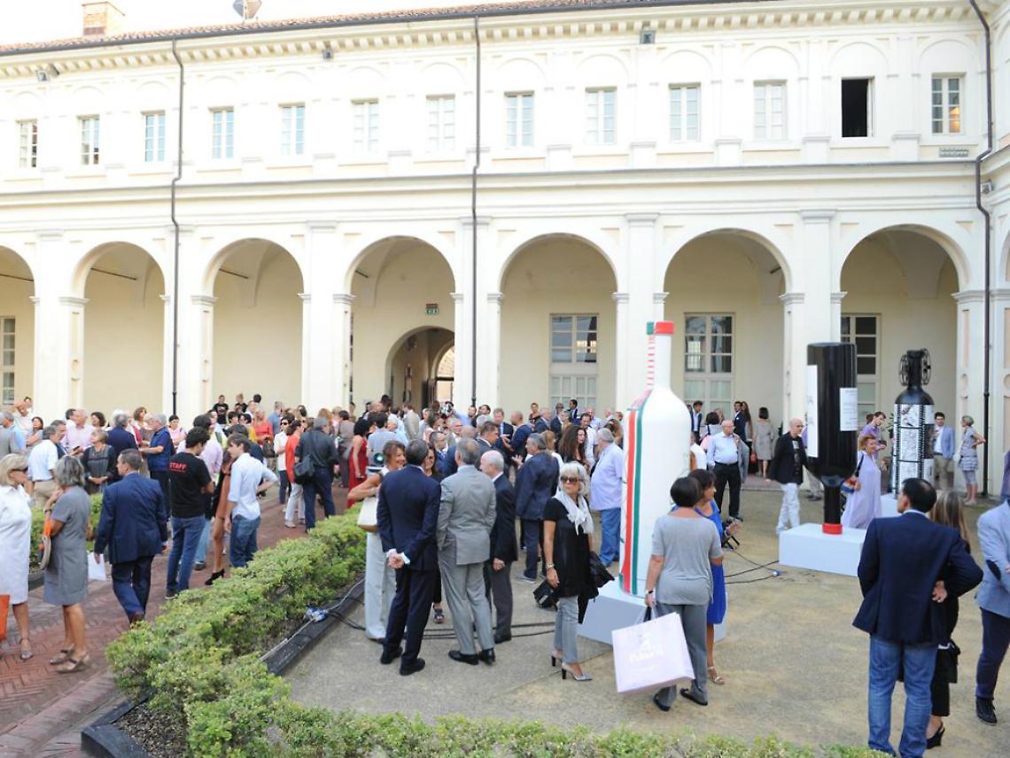 bottiglie-dartista-al-palazzo-del-michelerio-56ec29f938e9414