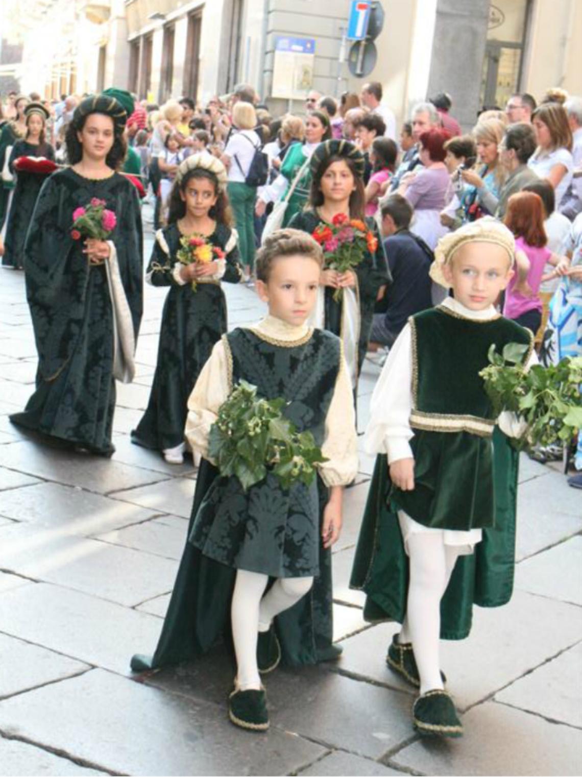 sfilata-bambini-56ec2ea93993825