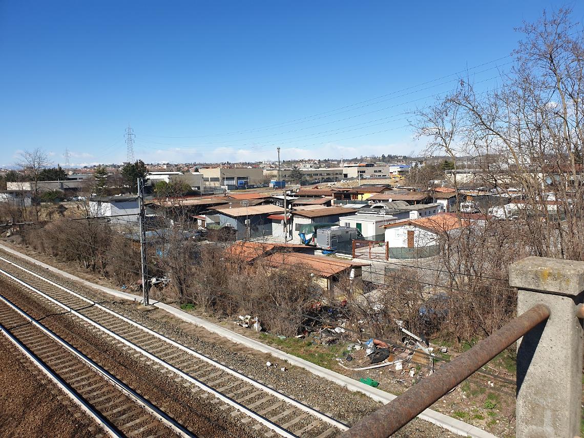 il campo dei sinti di via Guerra