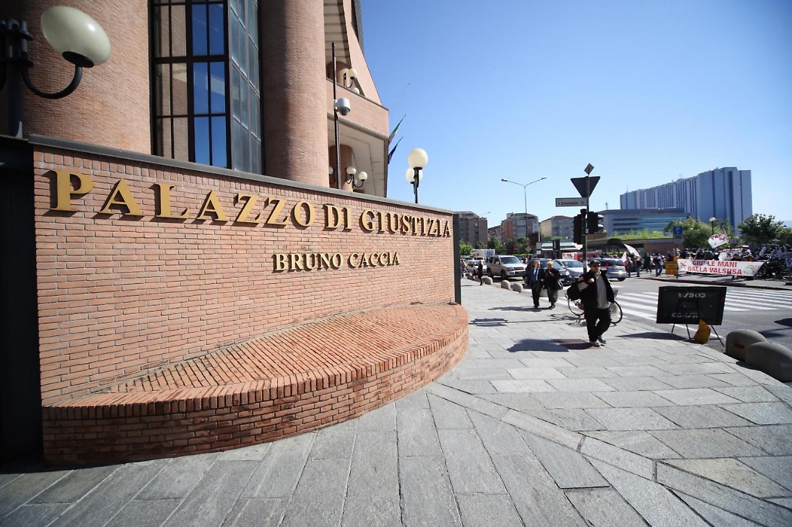 Processo a Beppe Grillo e No Tav per rottura sigilli cantiere Valsusa, tribunale di Torino