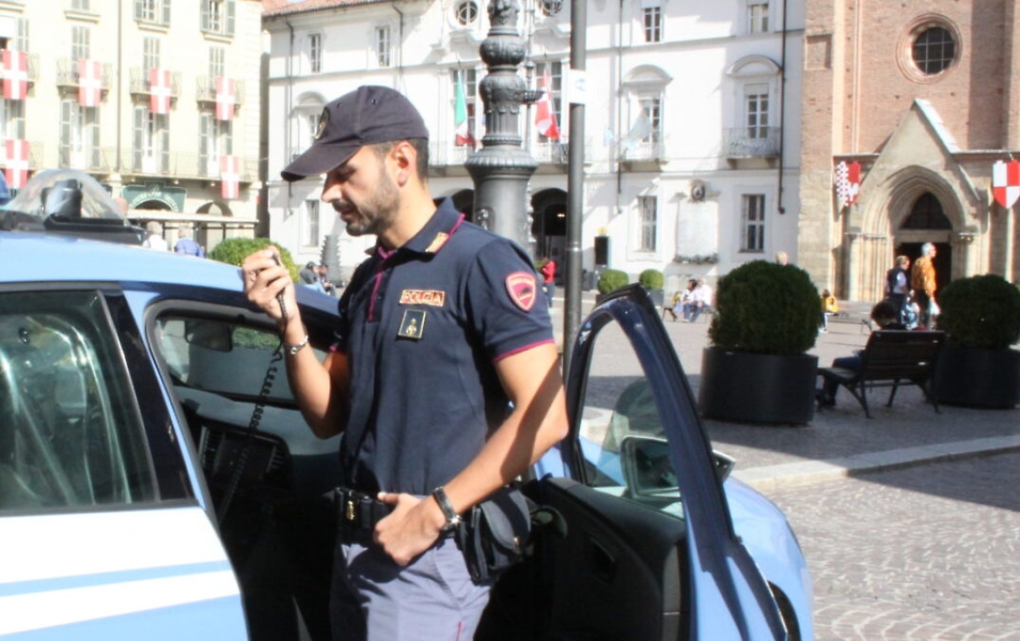 polizia volanti asti gigante
