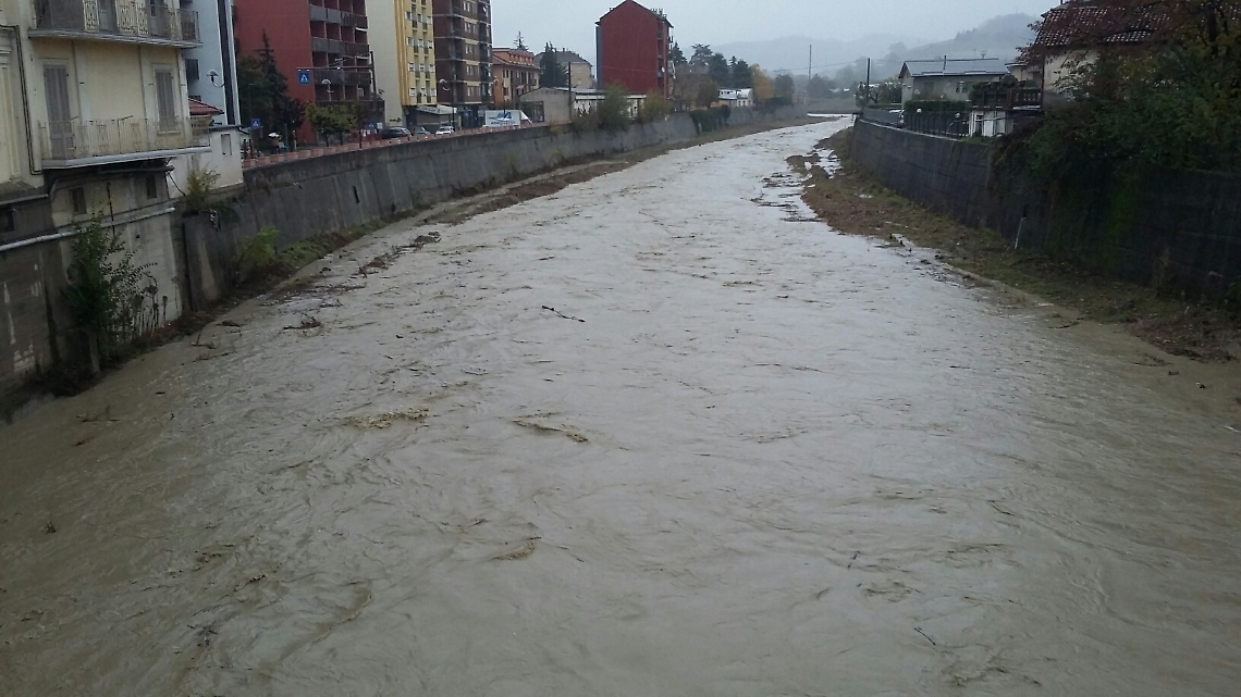 Il Belbo a Canelli alle 16 di oggi