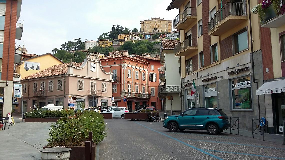 Piazza Aosta chiusa al traffico