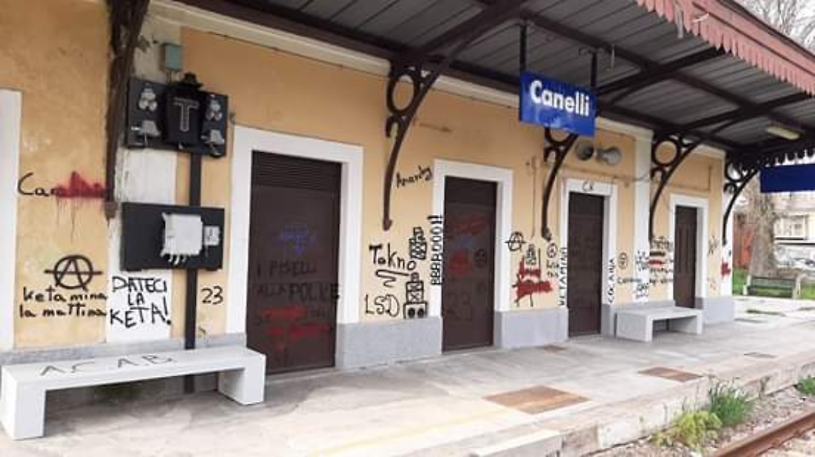 Stazione lordata di scritte