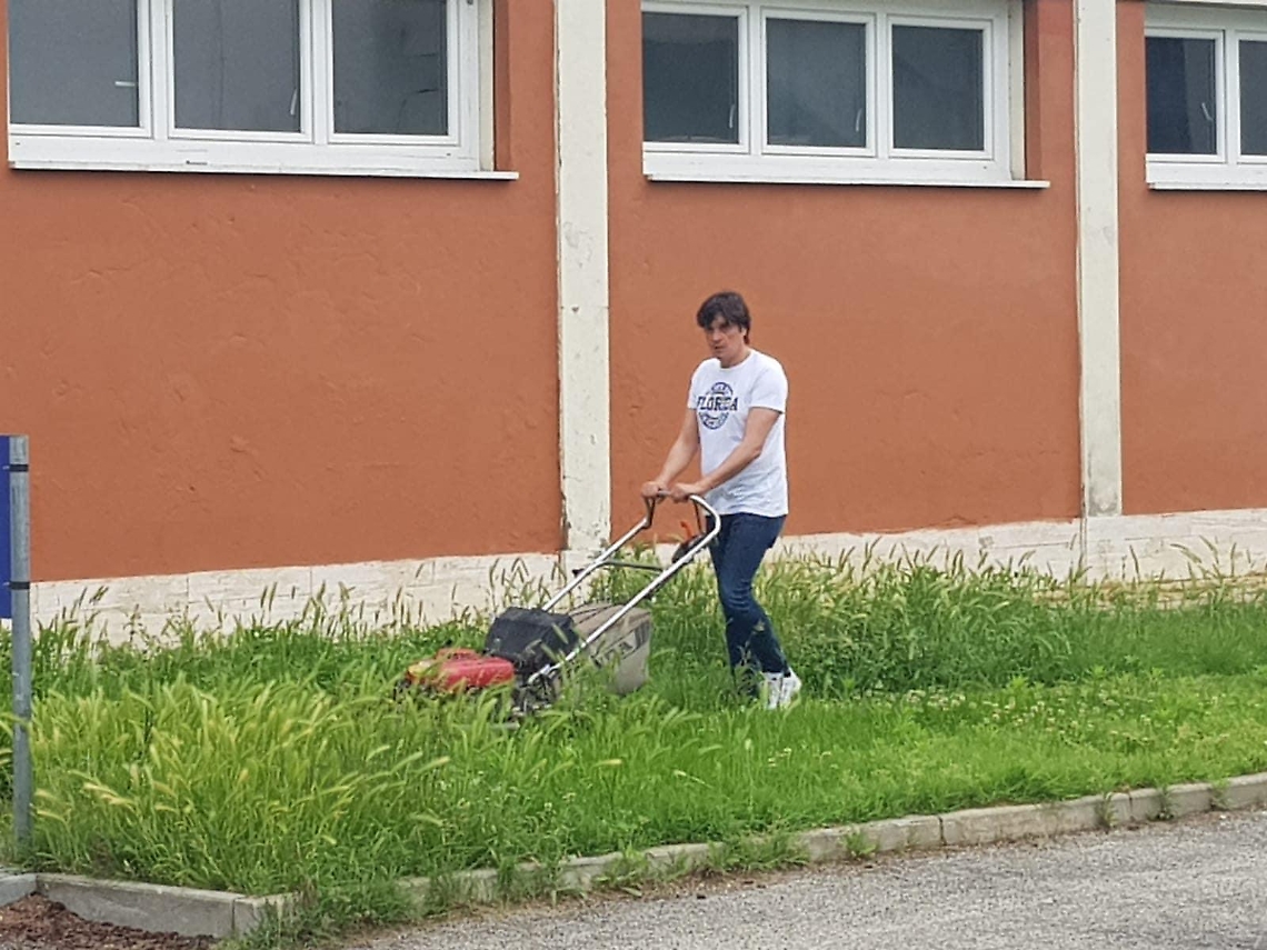 0B6BC40A-7AF6-40F3-801C-A06D63E5BD61