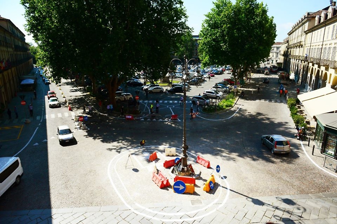 doppio senso di marcia in piazza Alfieri