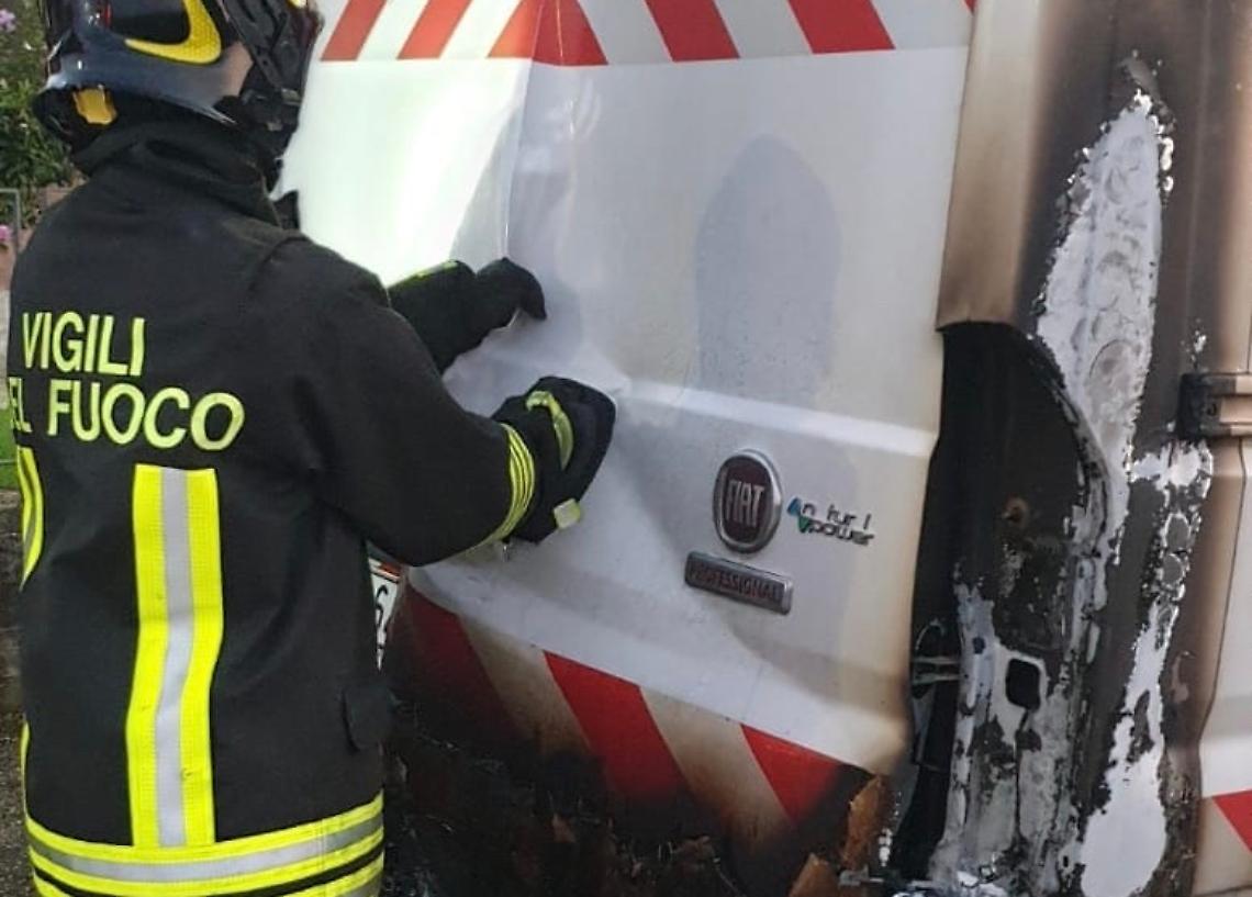 F6AA8528-B4A4-40E4-8B4F-5CBF426C6B31