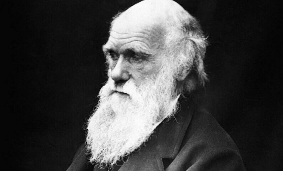 1200px-Charles_Darwin_01