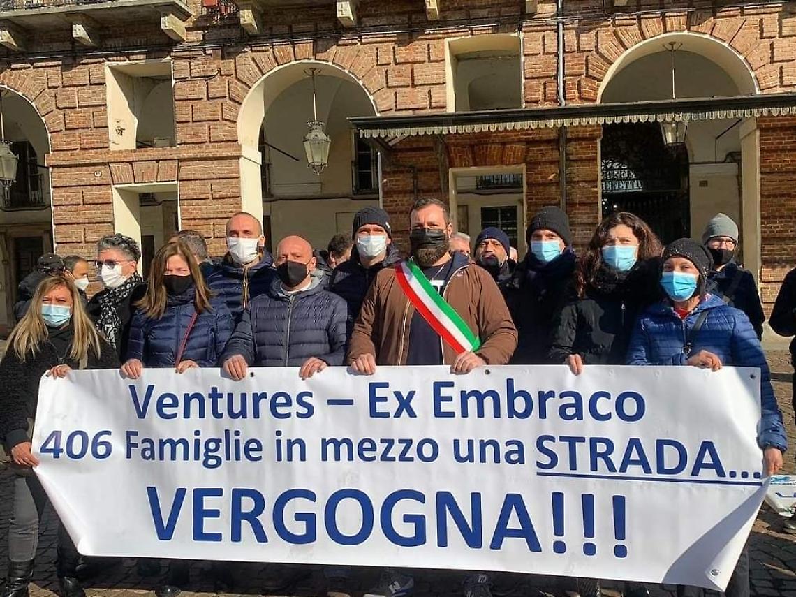 I lavoratori Embraco in piazza Castello a Torino