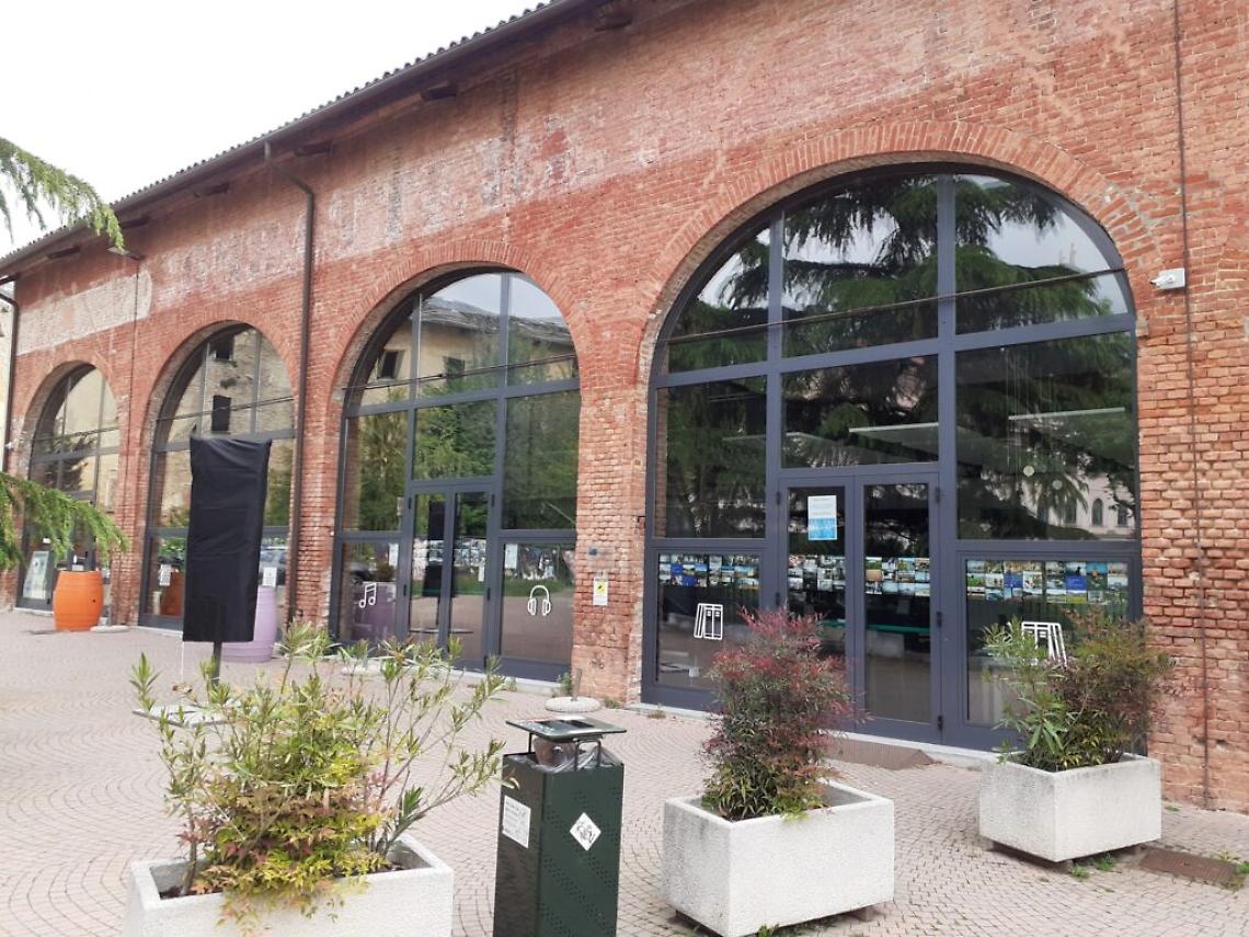 Fuoriluogo Asti mostra cartoline