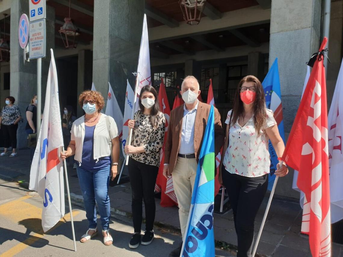 Sindacati scuola presidio giugno 2021