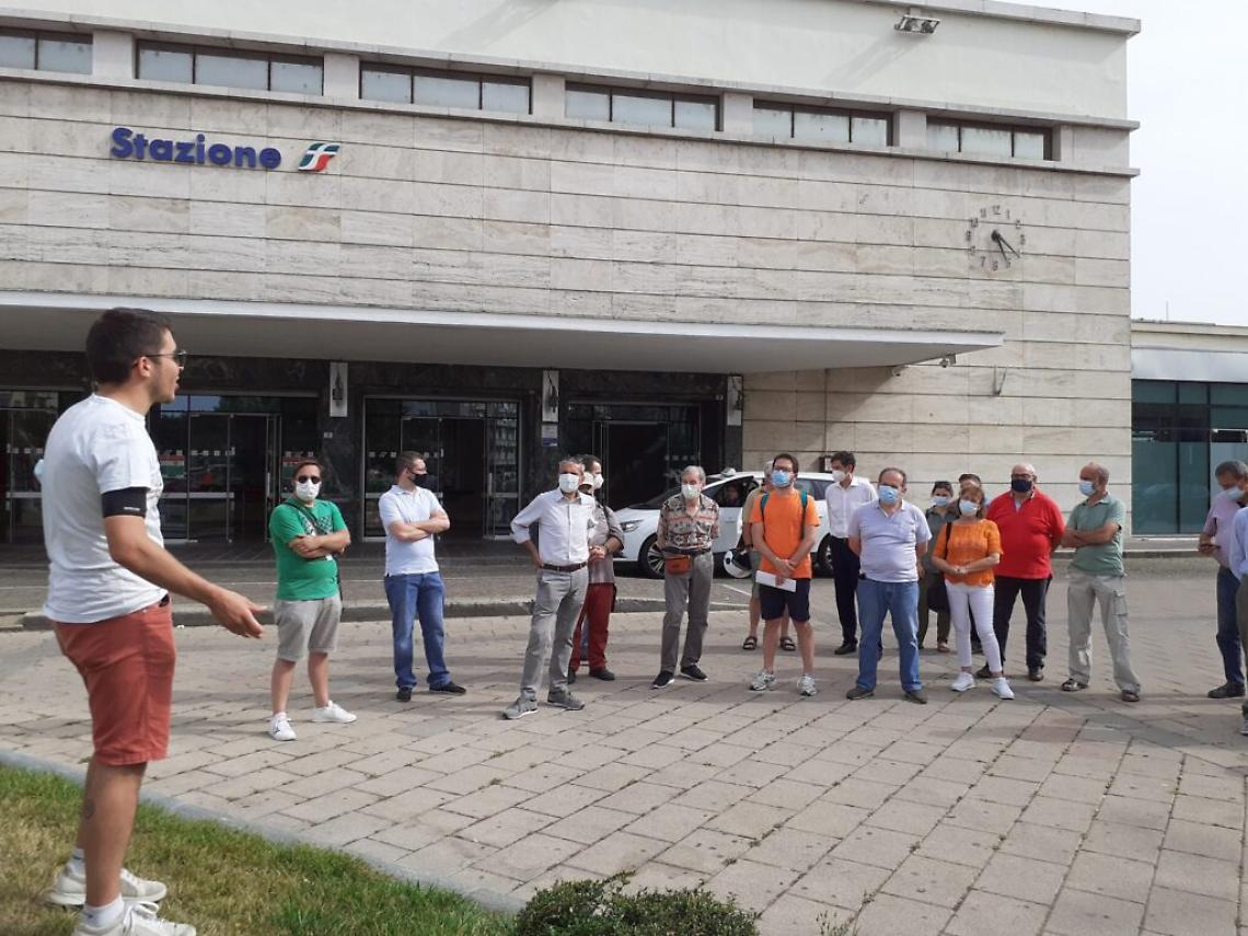 sit in stazione ferroviaria
