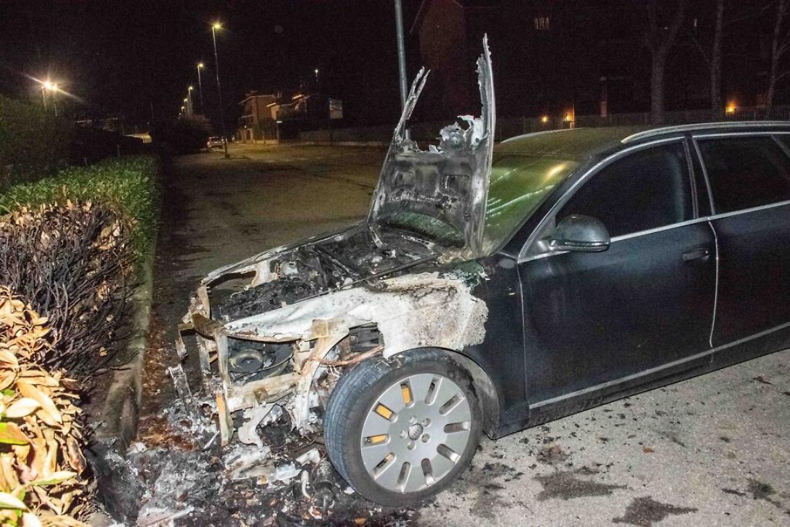 auto bruciata a San Fedele