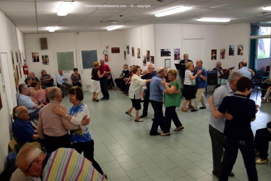 centri-anziani-festa-ballo