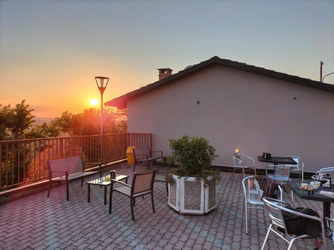 Terrazza dedicata a Ivan Fassio - La dolce Vigna -Agliano Terme (AT)