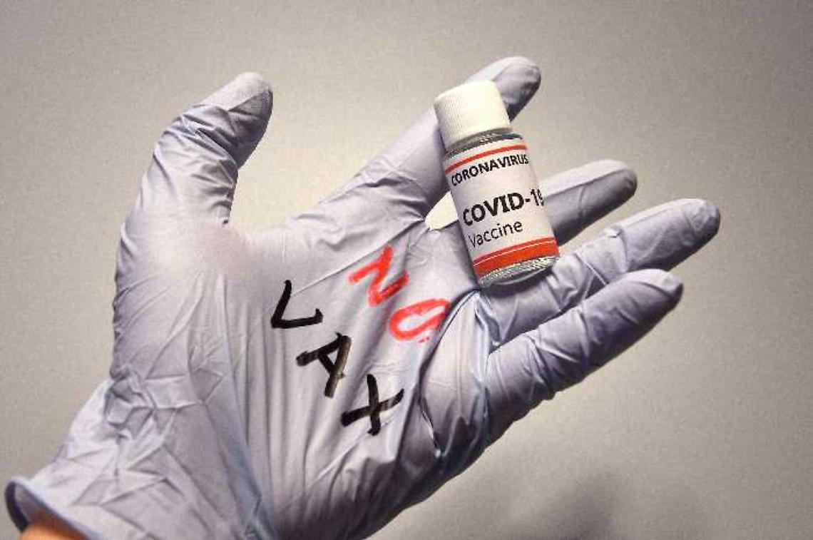 no-vax-covid-19-guanto