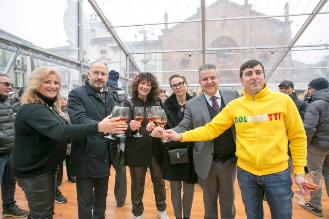 GRAPES IN TOWN.BRINDISI2jpg