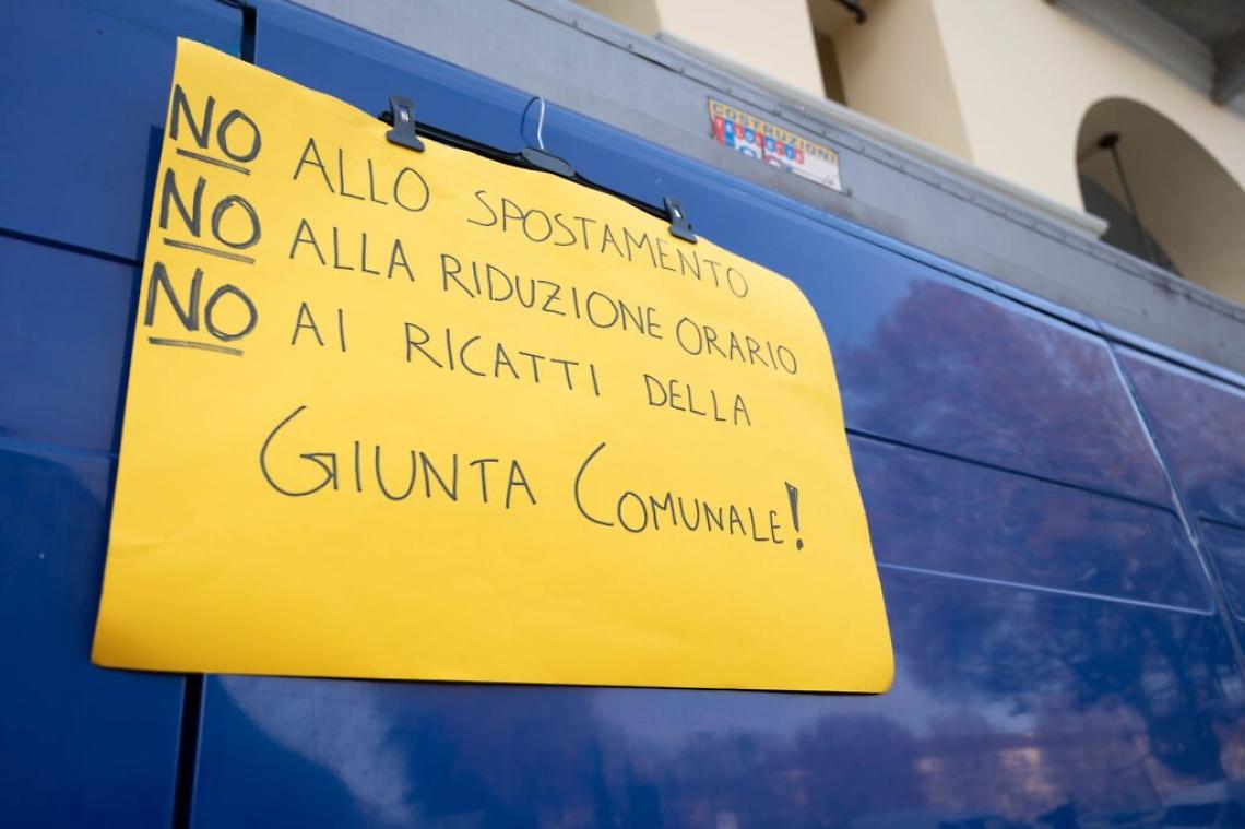 Sit in degli ambulanti del mercato20