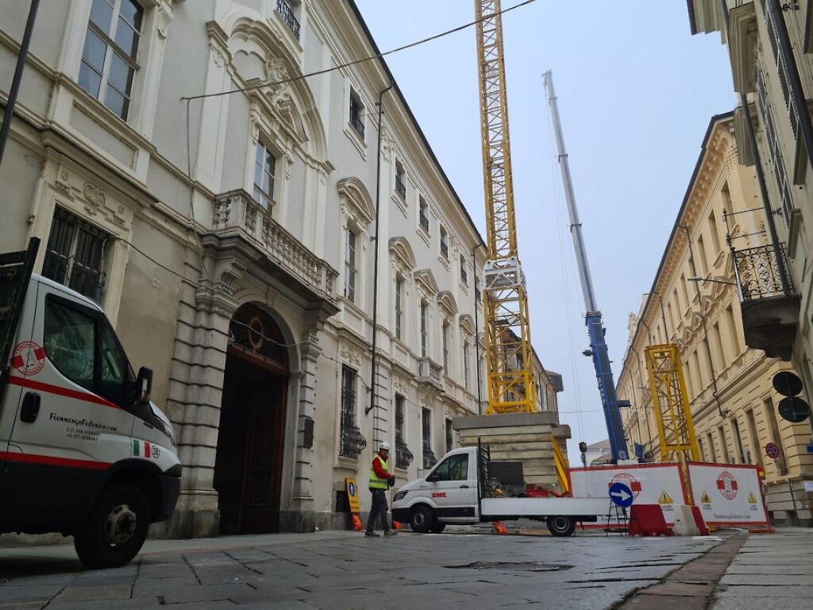 montaggio gru palazzo ottolenghi