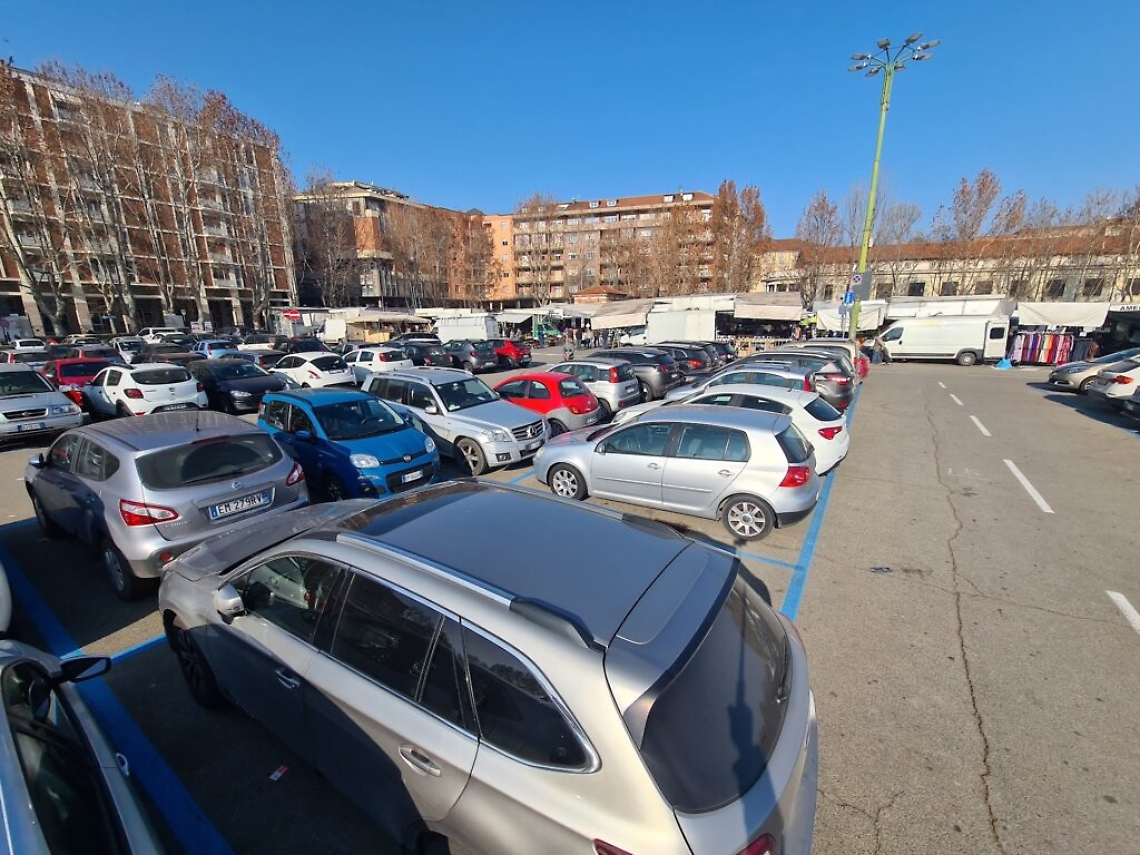auto parcheggiate piazza del palio