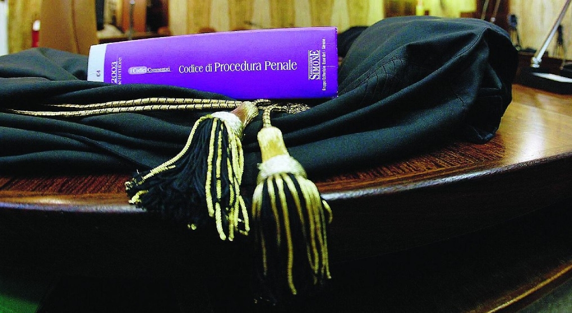 tribunale-avvocato-toga-giudice-generica-latina